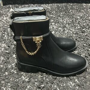 Brand new michael kors boots size 6